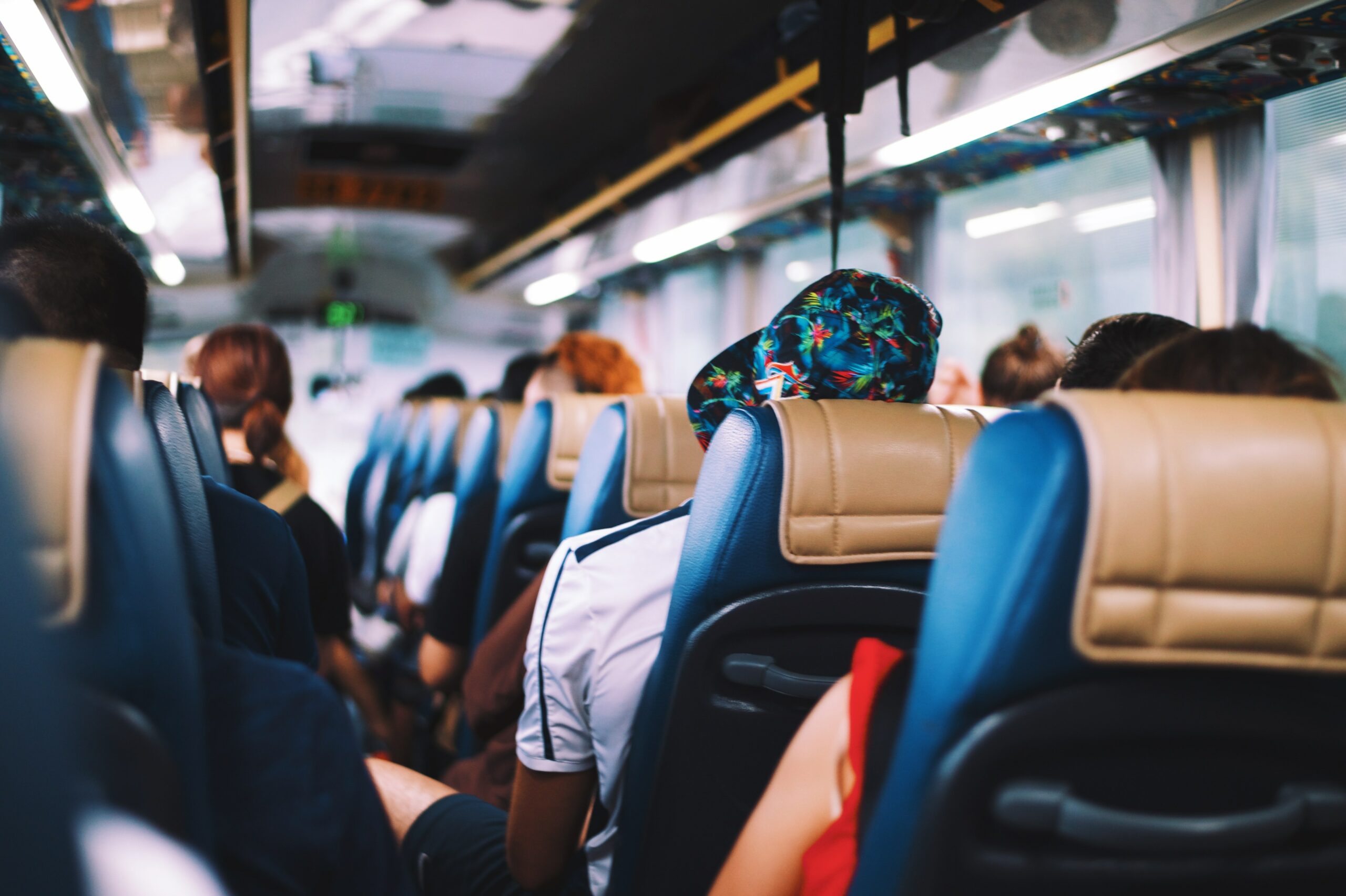 Intérieur d'un autocar - Déplacez vous en groupe avec Assur Voyages.